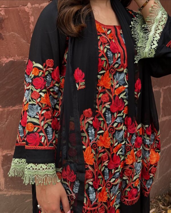 Bringing luxury to fabric, one stitch at a time💫Our embroidery isn’t mass-produced—it’s handcra (4) Bringing luxury to fabric, one stitch at a time💫Our embroidery isn’t mass-produced—it’s handcra (4)