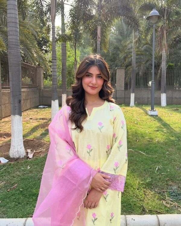 Elegance in every stitch—floral embroidery that tells a story.This embroidered suit blends moder (1) Elegance in every stitch—floral embroidery that tells a story.This embroidered suit blends moder (1)