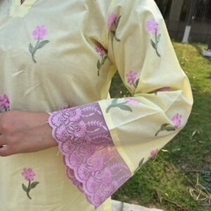 Elegance in every stitch—floral embroidery that tells a story.This embroidered suit blends moder (2) Elegance in every stitch—floral embroidery that tells a story.This embroidered suit blends moder (2)