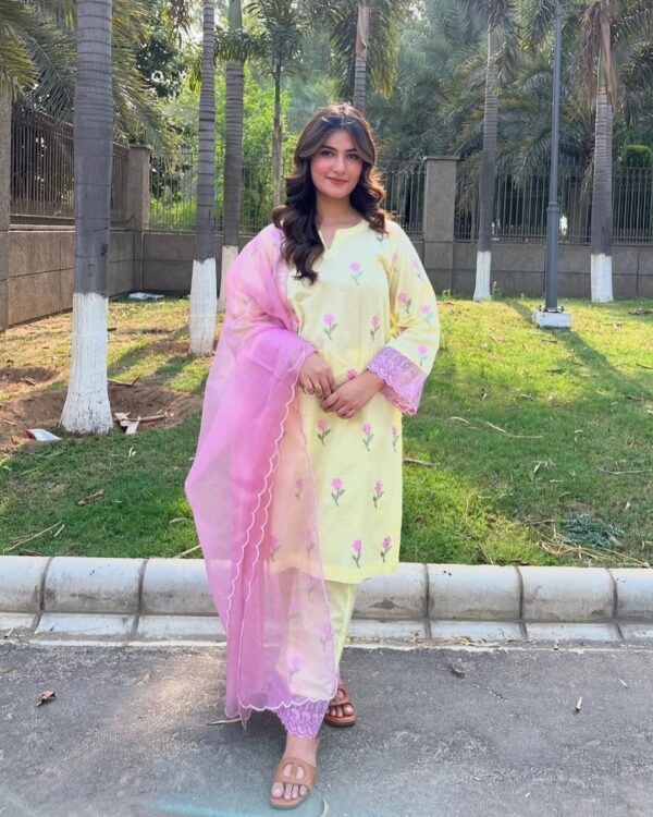 Elegance in every stitch—floral embroidery that tells a story.This embroidered suit blends moder Elegance in every stitch—floral embroidery that tells a story.This embroidered suit blends moder