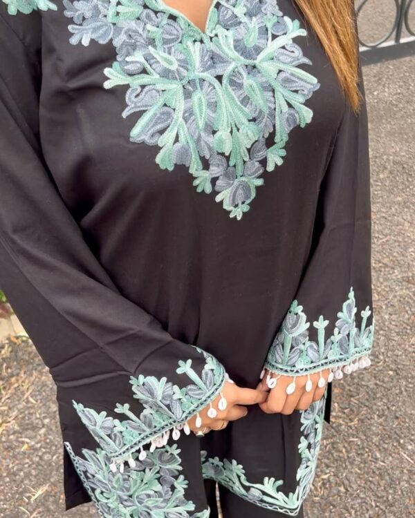 Perfect breezy co-ord sets for the summers!Embroidery that adds a touch of tradition to the mode (2) Perfect breezy co-ord sets for the summers!Embroidery that adds a touch of tradition to the mode (2)