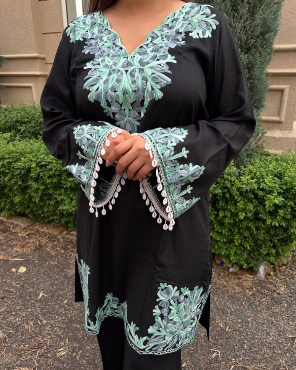 Perfect breezy co-ord sets for the summers!Embroidery that adds a touch of tradition to the mode (4) Perfect breezy co-ord sets for the summers!Embroidery that adds a touch of tradition to the mode (4)